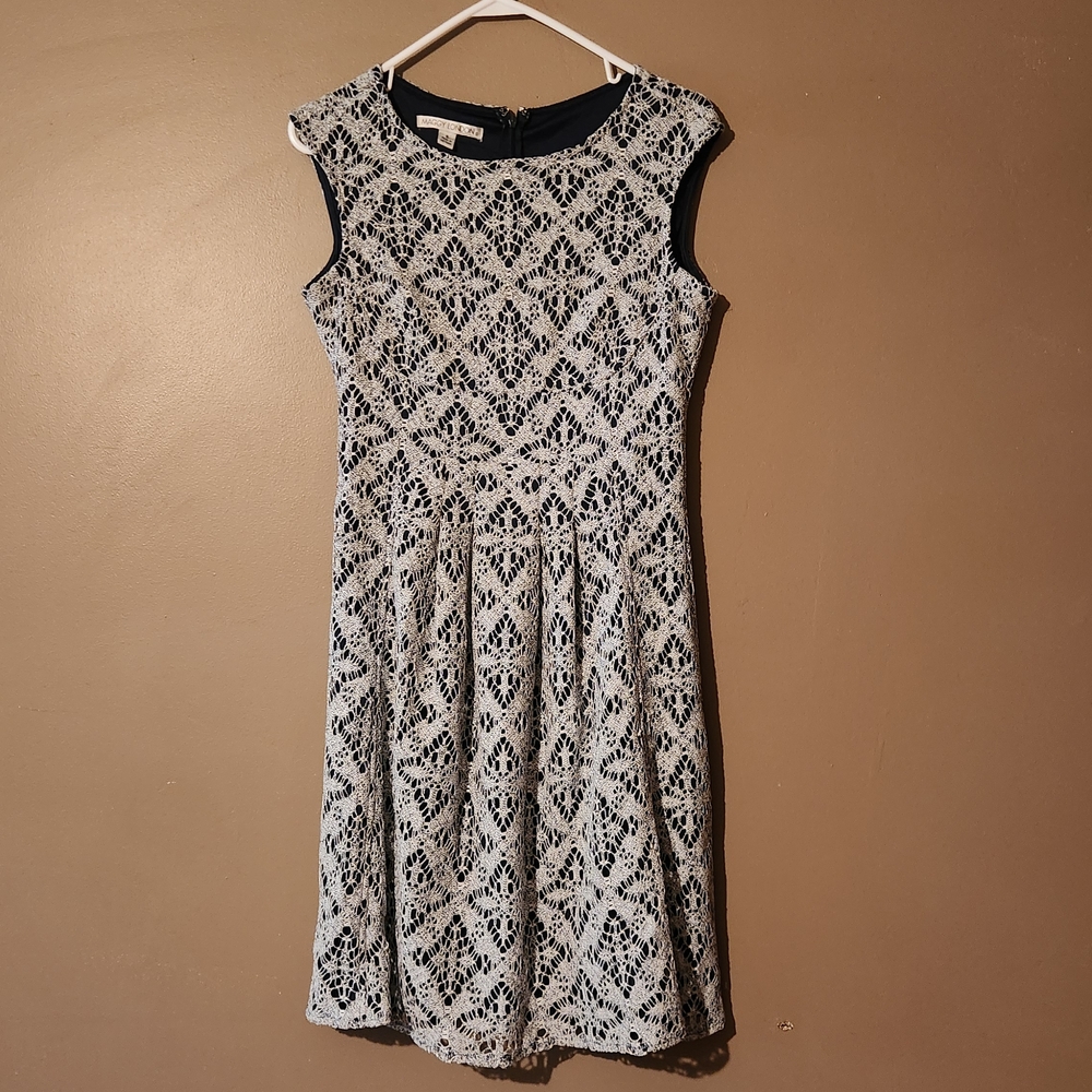 Maggy London Blue  and White Lace Midi Dress SZ 6 New